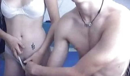 Bajingan licik menyisipkan kontol ke dalam vagina dan titik pelacur sex mp4 indo Rusia pemalu