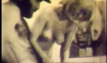 Reislin menggunakan bajingan untuk memoles bibir, lidah, dan lengan video indo xxx 3gp anggota