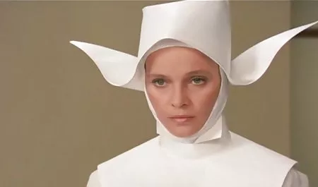 Seorang video indo xx wanita muda berdada menyambut tamu setiap hari