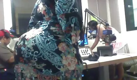 Gadis seksi dengan pantat video sex indo vs bule besar