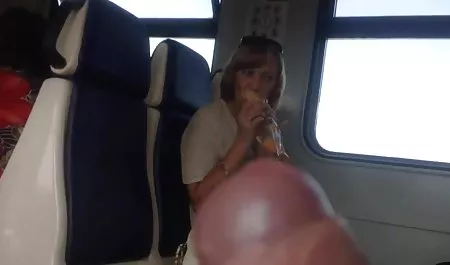 Cum di wajah ibu tiri xxx indonesia gemuk dengan cum panas dan memberikan uang kepada orang mati