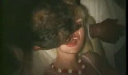 Shmara Merle yang berusia 54 tahun menunjukkan dirinya video bokep xxx indonesia di casting porno
