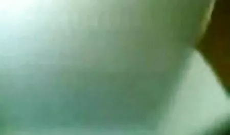 Lindsey indo porn online memasukkan steker ke pantat dan berjongkok di kemaluan kekasihnya