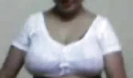 Anak laki-laki meniduri indonesia cantik porn istrinya dengan kontol berbulu di sofa tua