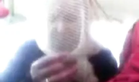 Wanita dewasa meniduri seorang anak laki-laki di xxx indo bali sebuah hotel